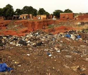 Les ordures cotoient les habitations
